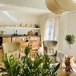 Amelia's Unplugged Apartament *