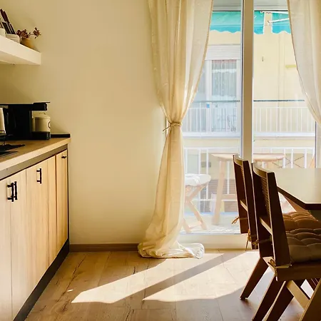 Lägenhet Amelia's Unplugged Kavala